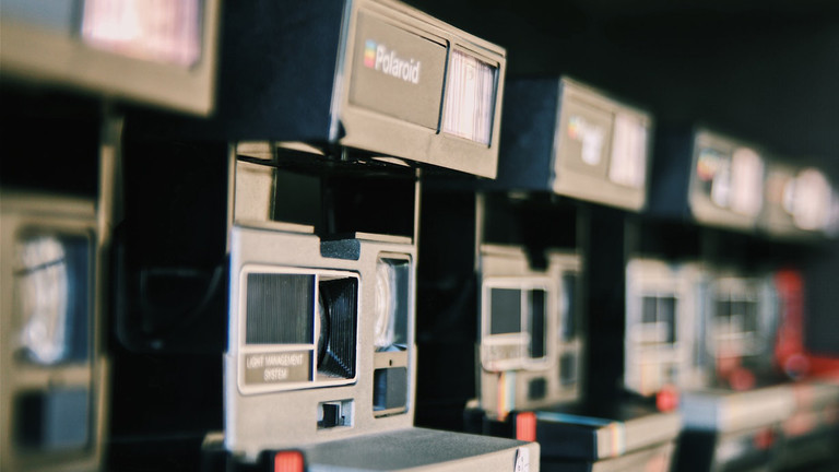 Forme das Narrativ mit PR Local, kenne die Fakten mit Frankfurt Press